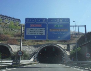 vakantiehuisjes andalusie, tunnel in granada naar albaizin